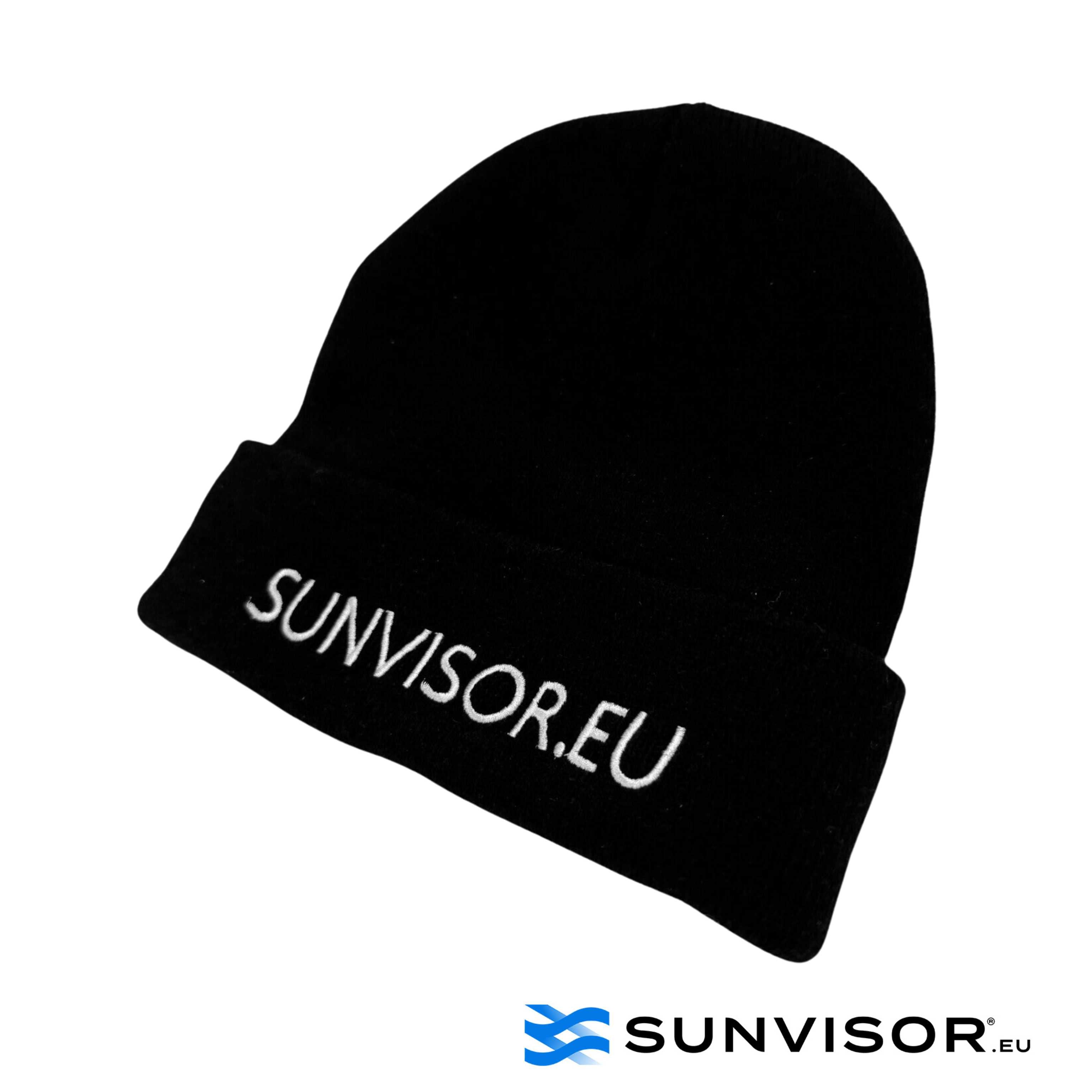 Side view of the black Sunvisor Beanie featuring &#39;SUNVISOR.EU&#39; embroidery, designed for warmth and a fashionable look.